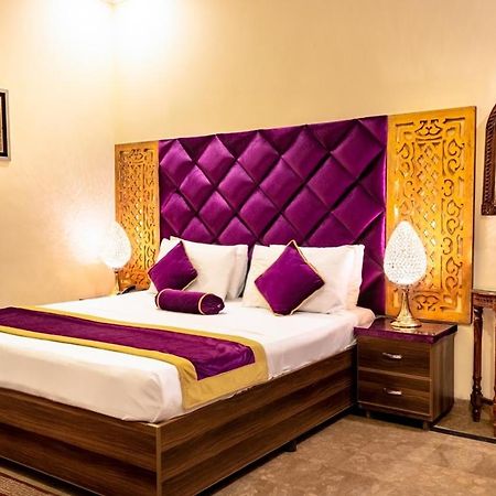 Rose Palace Hotel, Gulberg Лахор Экстерьер фото