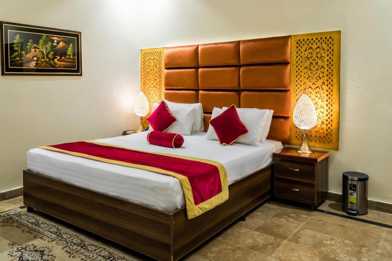 Rose Palace Hotel, Gulberg Лахор Экстерьер фото