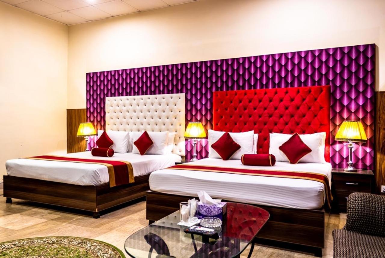 Rose Palace Hotel, Gulberg Лахор Экстерьер фото