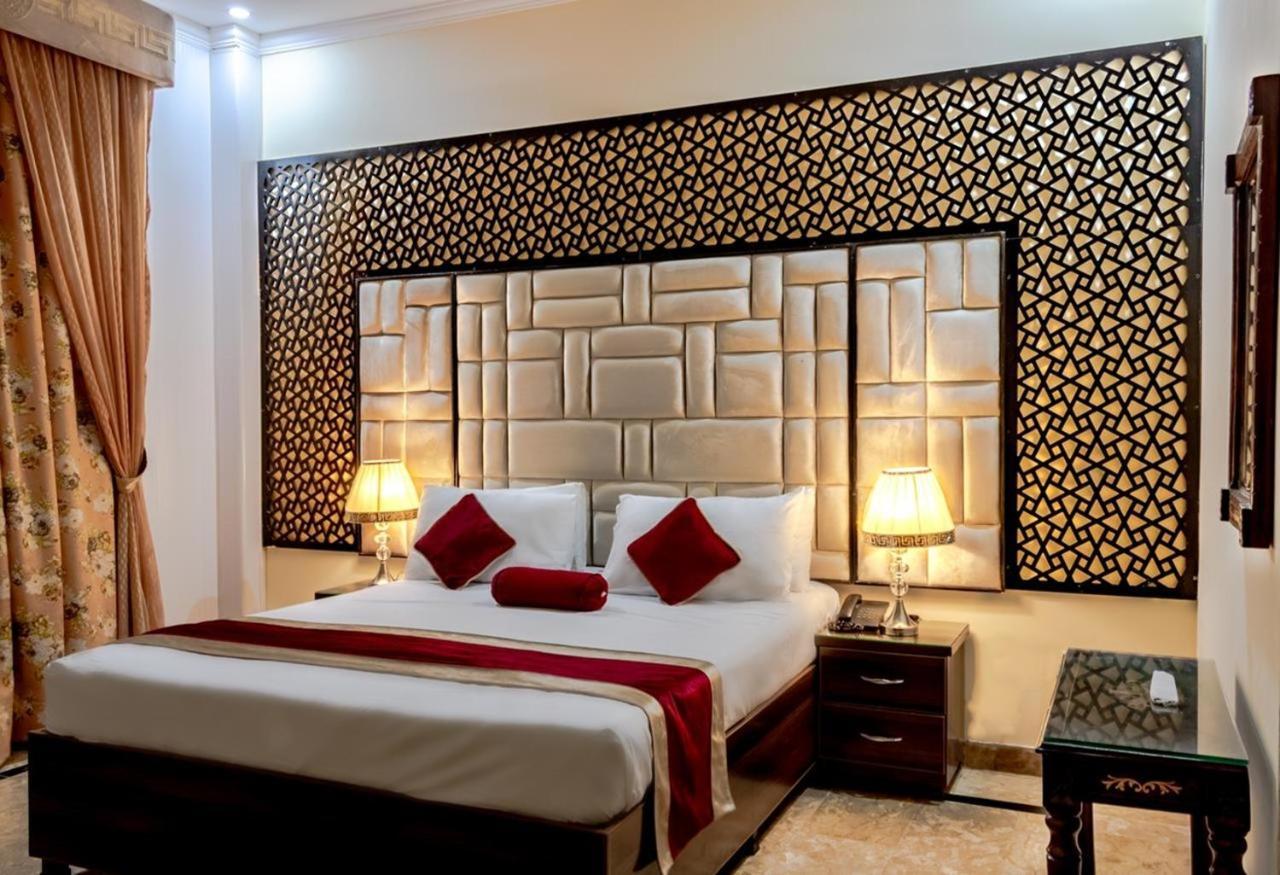Rose Palace Hotel, Gulberg Лахор Экстерьер фото