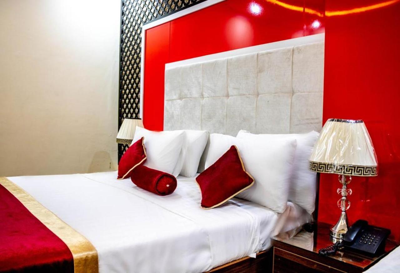 Rose Palace Hotel, Gulberg Лахор Экстерьер фото