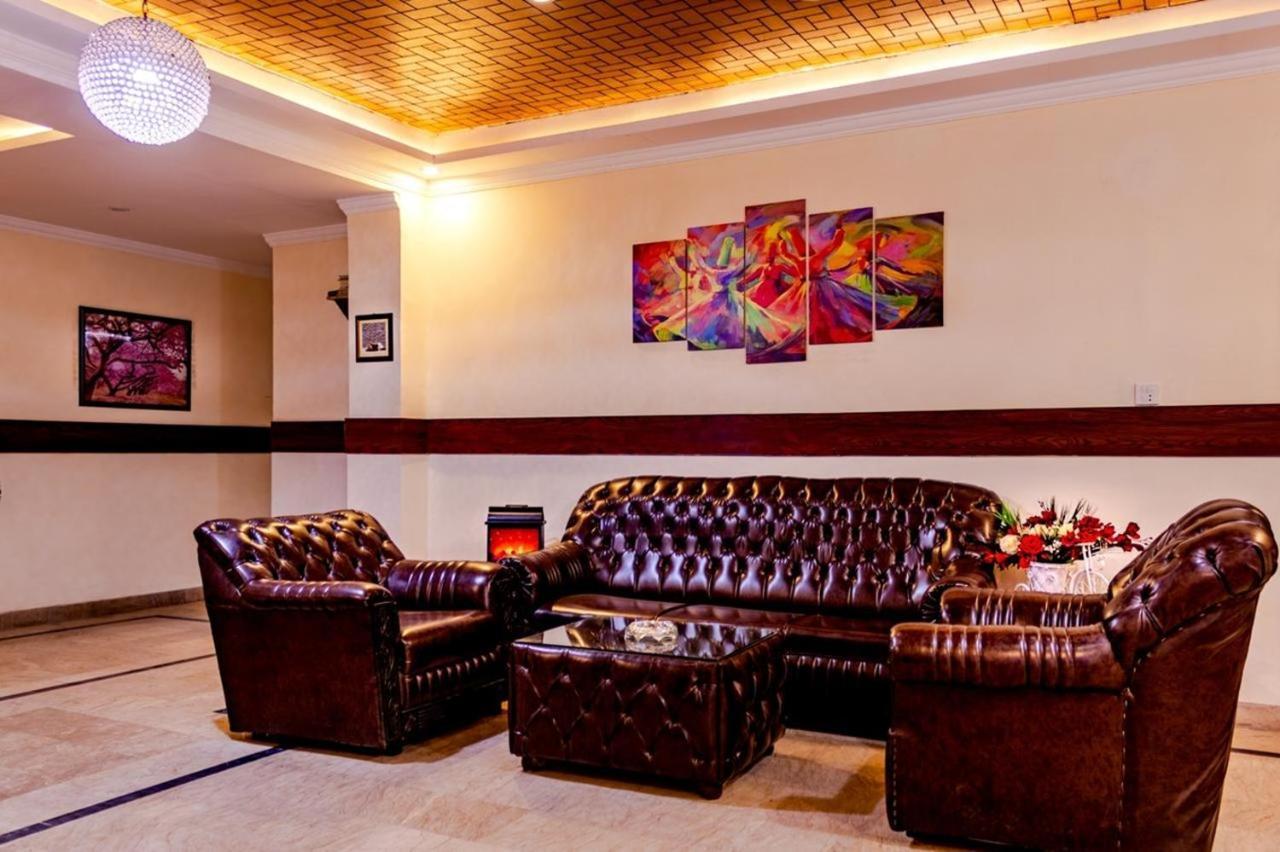 Rose Palace Hotel, Gulberg Лахор Экстерьер фото