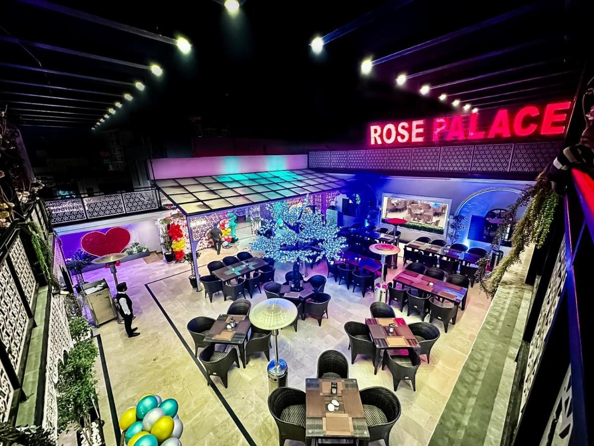 Rose Palace Hotel, Gulberg Лахор Экстерьер фото